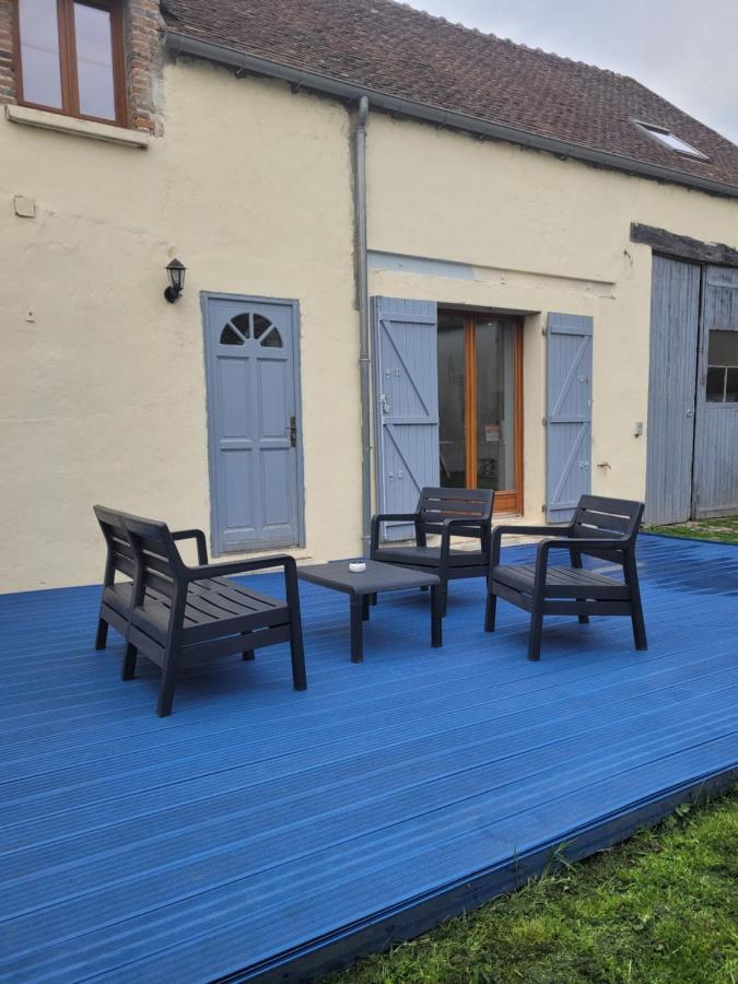 Un Nid Pour La Nuit Villa Bransles Eksteriør bilde